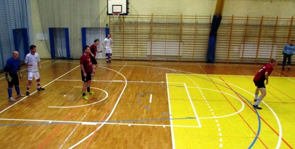 Sharksi remisują, FC Rekonstrukcja gromi