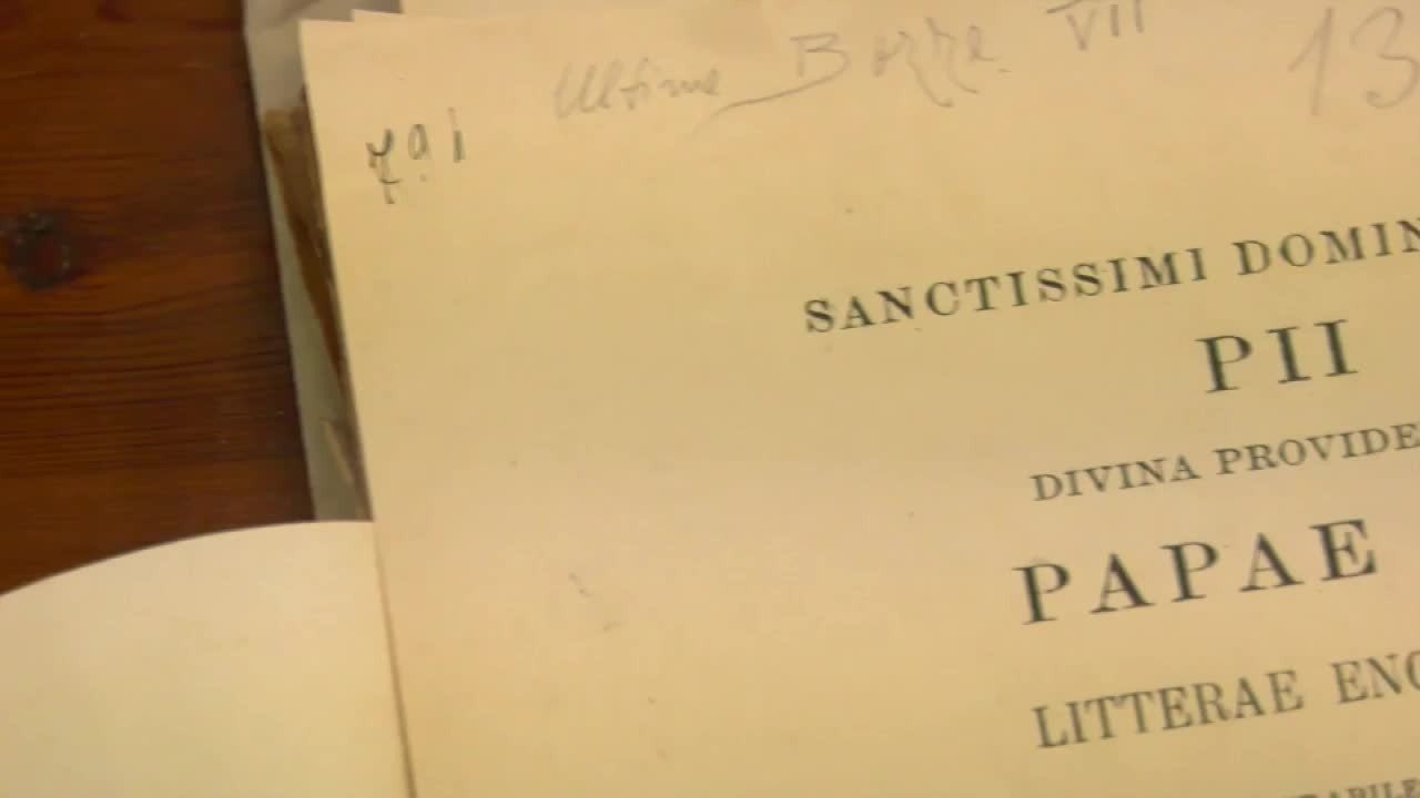 Historycy badają działania papieża w sprawie Holokaustu – FILM