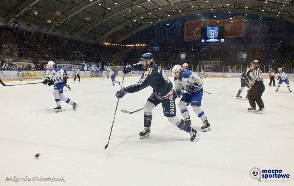 Duże straty finansowe przez mecze przy pustych trybunach