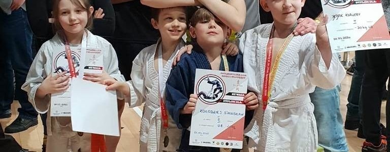 Zawodnicy Bastionu wrócili z Katowic z uśmiechem – FOTO