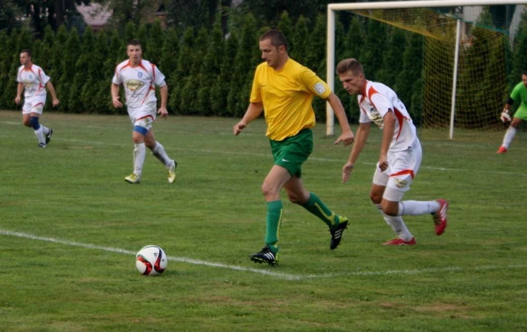 Jeden piłkarz dołączył a jeden odszedł z Niwy