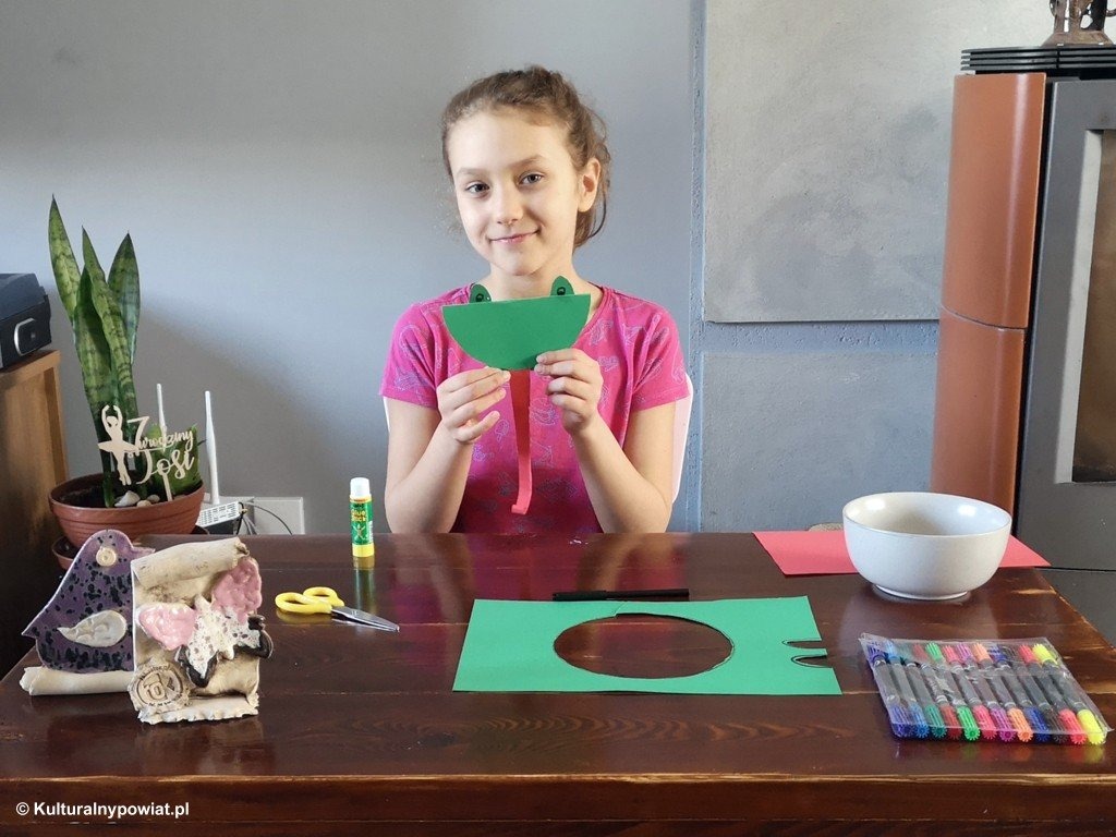 Jak zrobić żabkę z papieru? – FILM