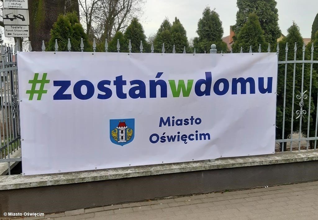 Banery z hasłem #zostańwdomu na ulicach stolicy powiatu