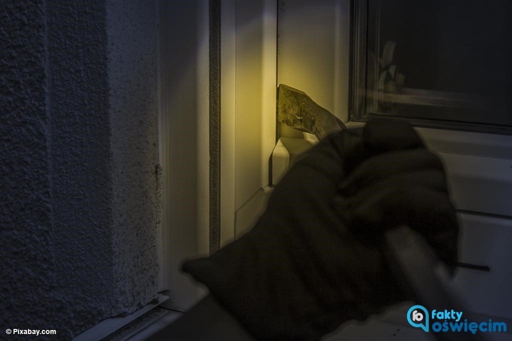 20-letni włamywacze okradli dom z alkoholu i biżuterii