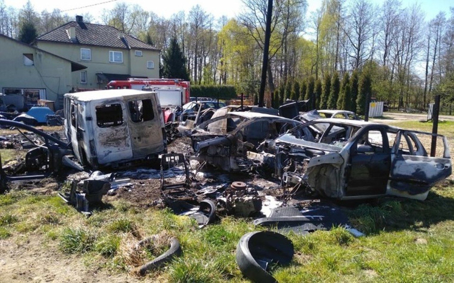 Spaliły się samochody. Przyjaciele uruchomili zbiórkę