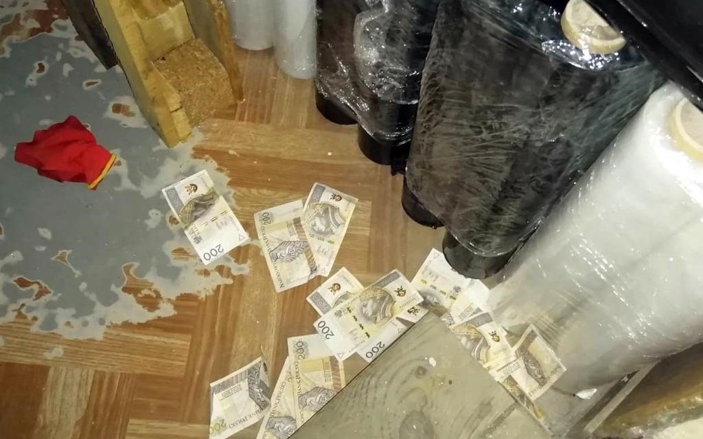 Policjanci złapali włamywacza na gorącym uczynku – FOTO