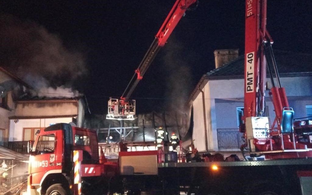 Ponad 40 strażaków walczyło z ogniem – FOTO