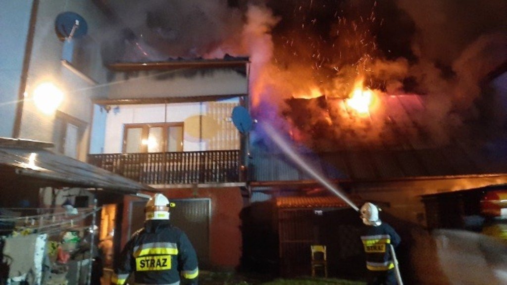 Trzy rodziny strażackie straciły dom. Pomóżmy im – FOTO