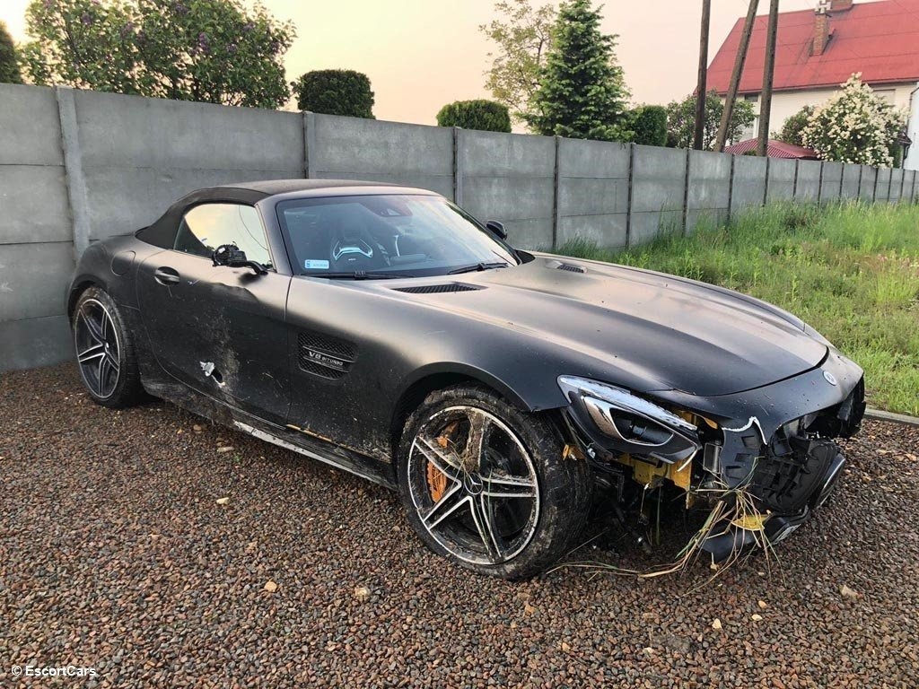 Pędził 210 km na godz. Rozbił się przy 158 km na godz. – FOTO