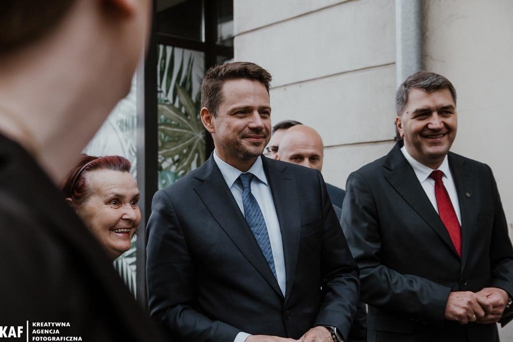 Trzaskowski w Oświęcimiu. Przyszło kilkaset osób – FILM, FOTO