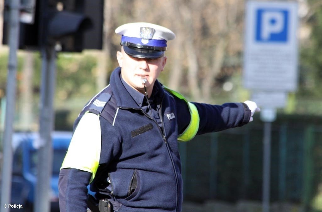 Chciał skoczyć z mostu. Uratowali go policjanci