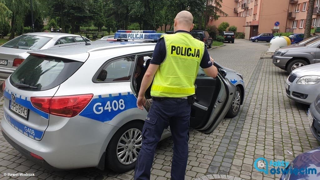 Mieli po trzy promile. Jeden jechał samochodem, drugi rowerem