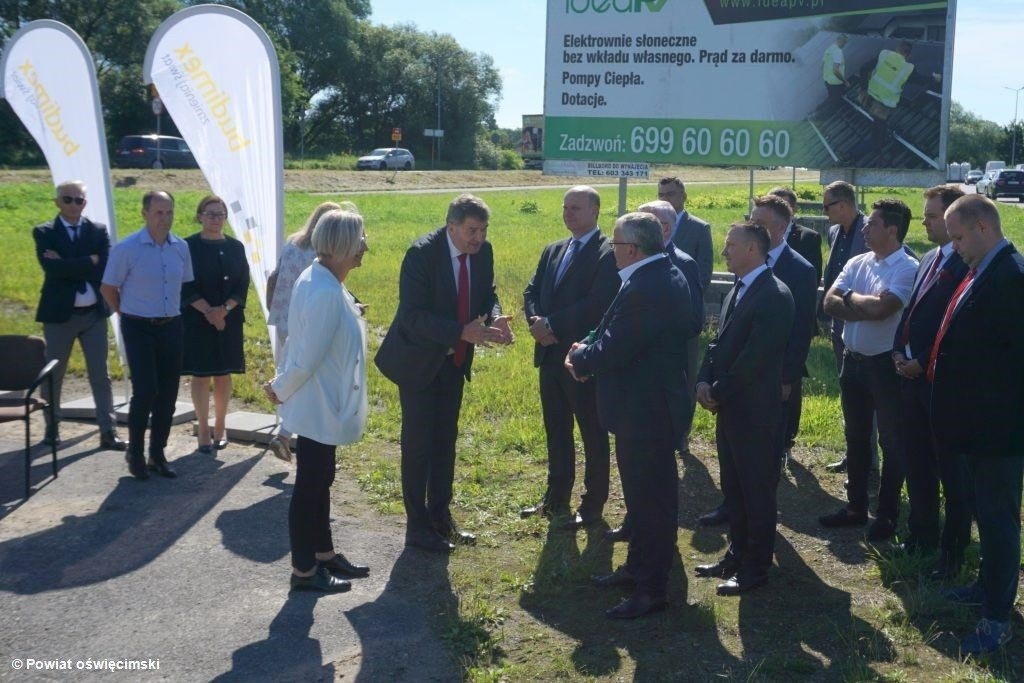 Emocje przy podpisaniu umowy na budowę obwodnicy Oświęcimia