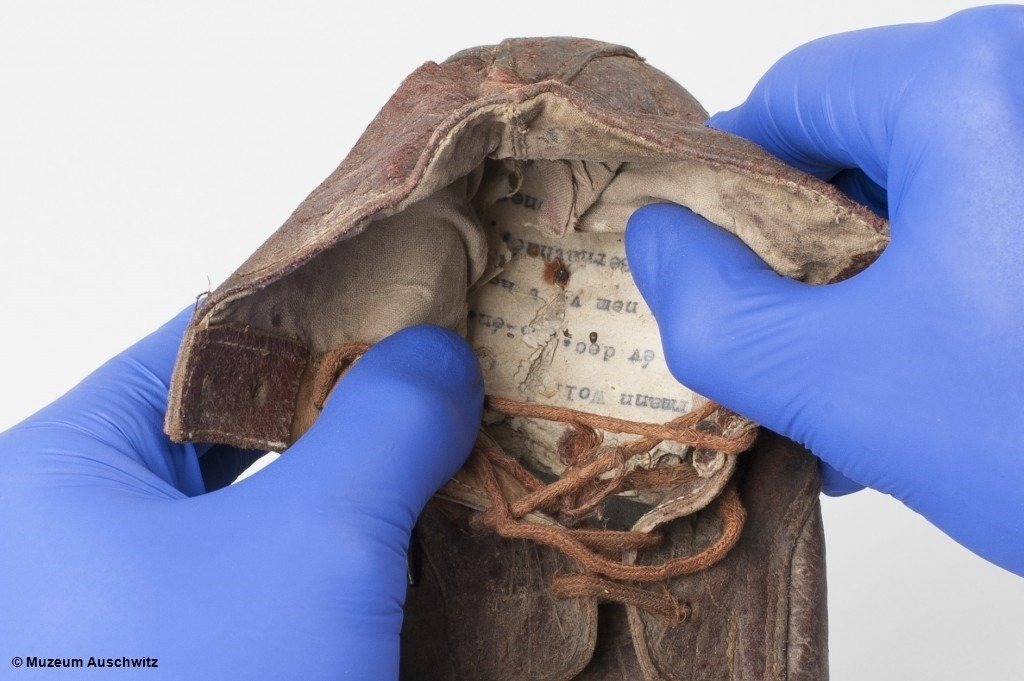 Dziecięce buciki z Auschwitz skrywają tajemnice – FOTO
