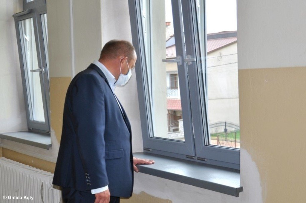 Nowe okna w szkole w Witkowicach – FOTO