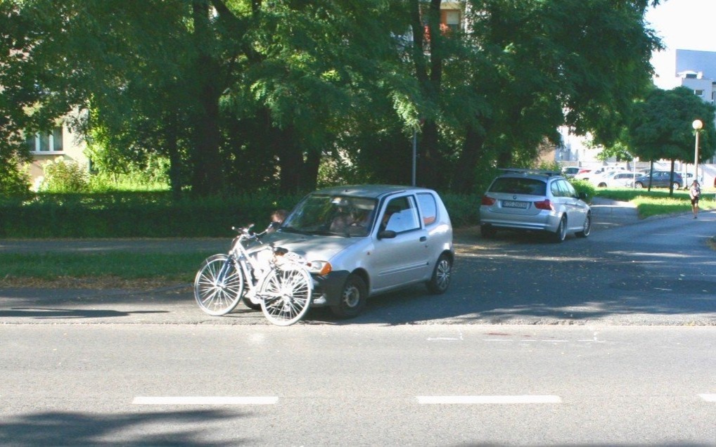 Potrącił rowerzystę. 81-latek w szpitalu – FOTO