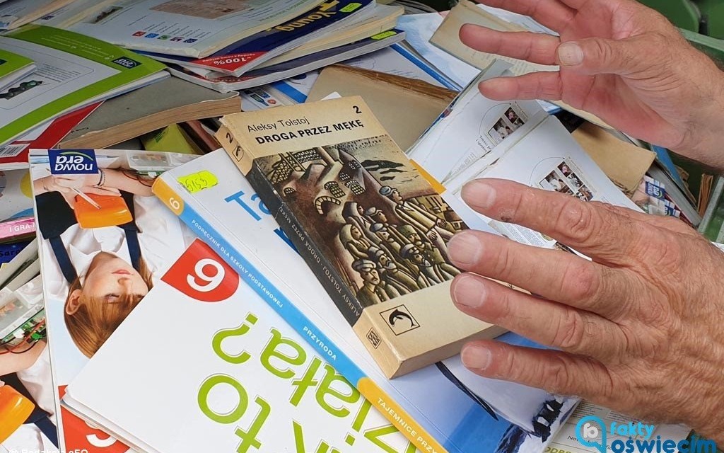 Ostatni akord, czyli książki ze szkolnej biblioteki na śmietniku – FOTO