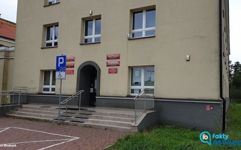 Chodziła do pracy na kwarantannie? Dyrektor zaprzecza