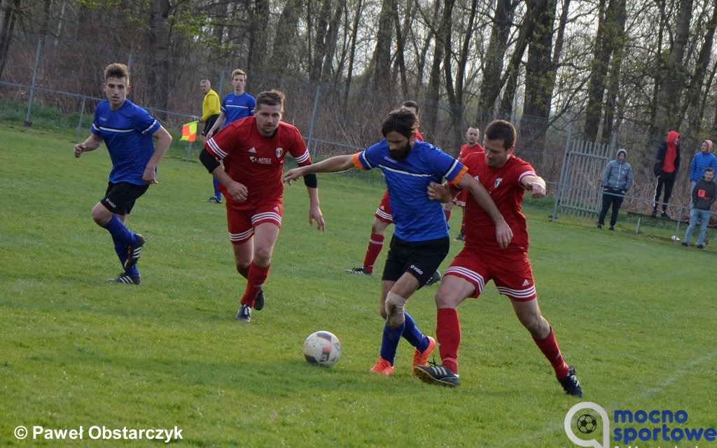 Piłkarski thriller w Porębie Wielkiej. Świetny debiut Widły