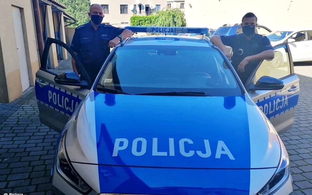 93-latka chciała wyjść przez okno. Uratowali ją dzielnicowi