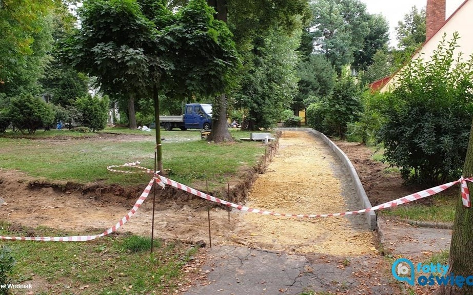 Miasto remontuje osiedlowe chodniki – FOTO
