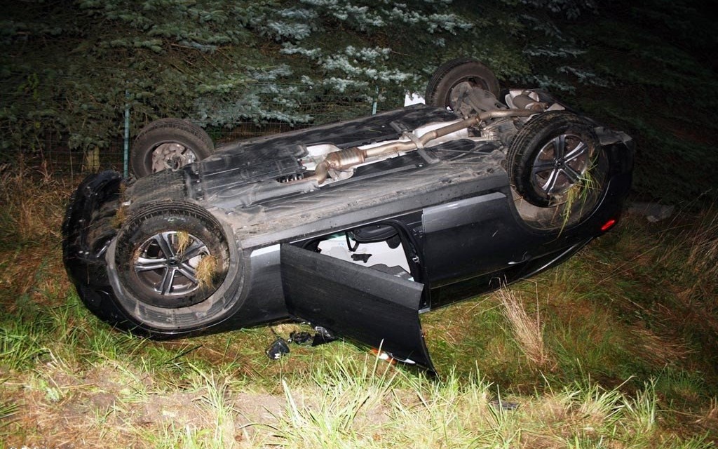 Zasnął za kierownicą przez zażyte lekarstwo – FOTO