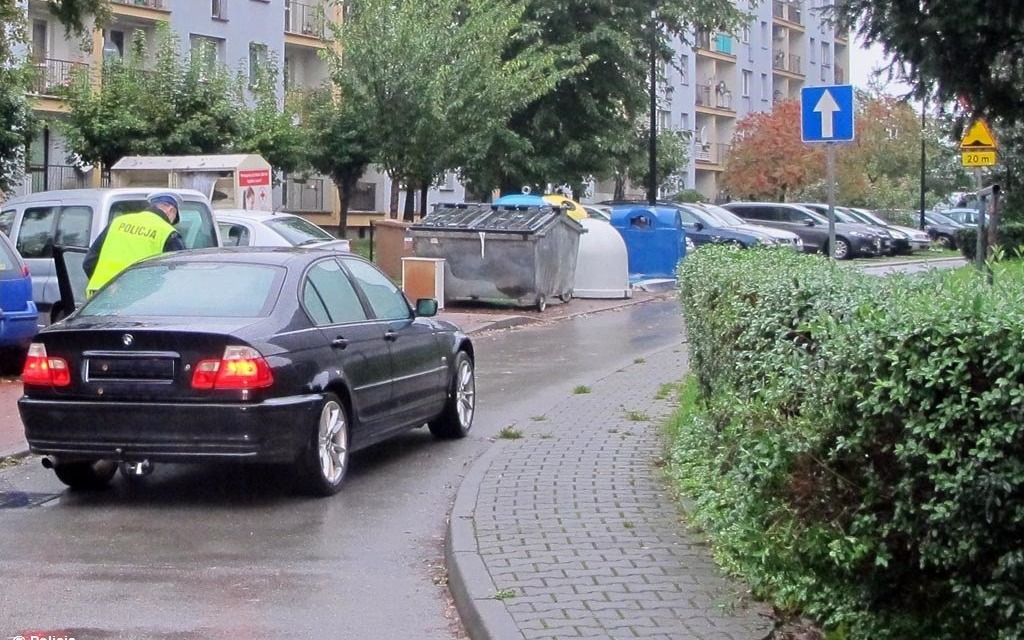 Potrącił pieszą seniorkę. Była ubrana na ciemno