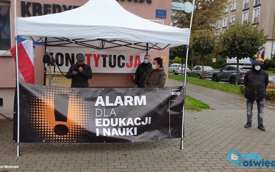 KOD protestuje. Alarm dla edukacji i nauki – FILM, FOTO