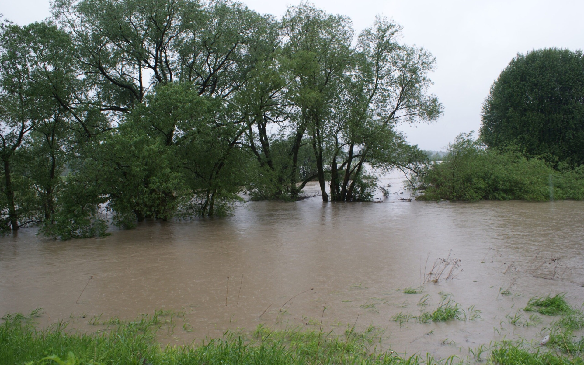 Stan alarmowy w Jawiszowicach, ostrzegawczy w Oświęcimiu