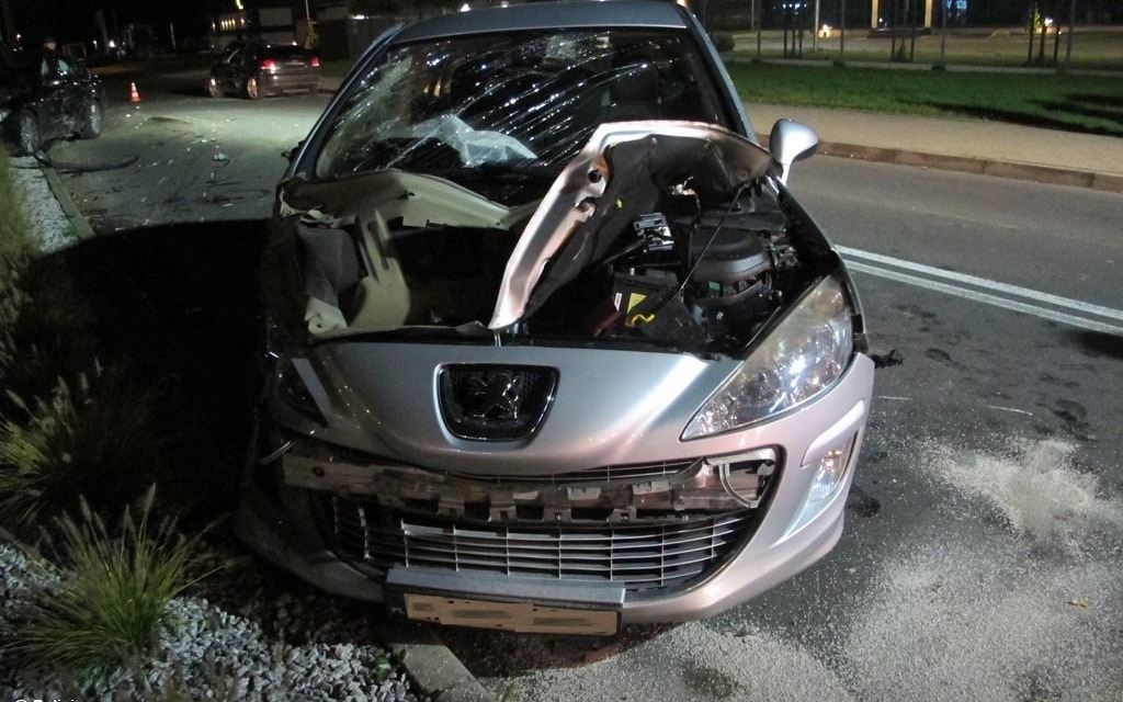 60-latek spowodował wypadek drogowy. Poszkodowany był pijany – FOTO