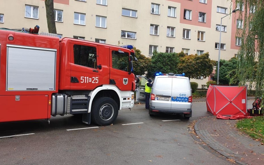 Upadła na chodniku. Kilkadziesiąt minut później już nie żyła – FOTO