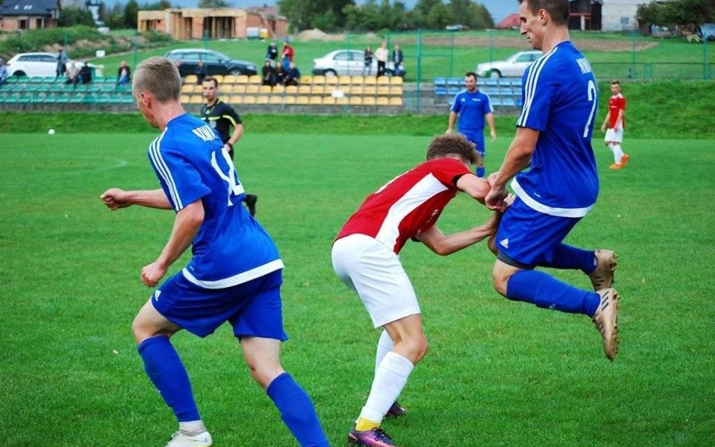 Niwa utrzymuje kontakt ze ścisłą czołówką