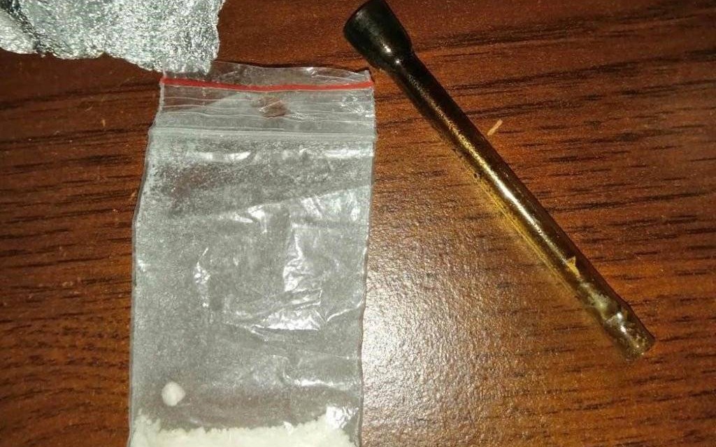 Po pijanemu wyważył drzwi. Miał narkotyki