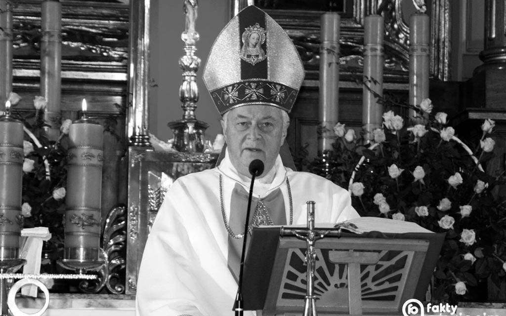 Odszedł ksiądz Adam Dyczkowski, biskup z Kęt – FOTO