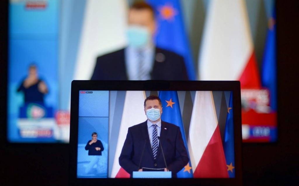 Czarnek: uczniowie klas I-III wracają do szkół, rozporządzenie podpisane