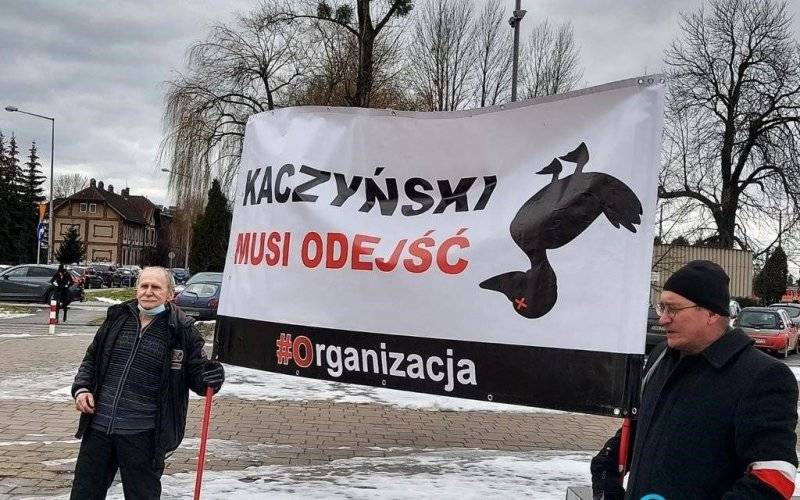 Kaczyński musi odejść, czyli dwuosobowa manifestacja – FOTO
