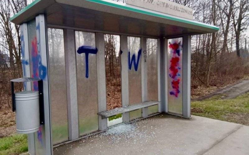 Zdewastowali wiaty przystankowe – FOTO