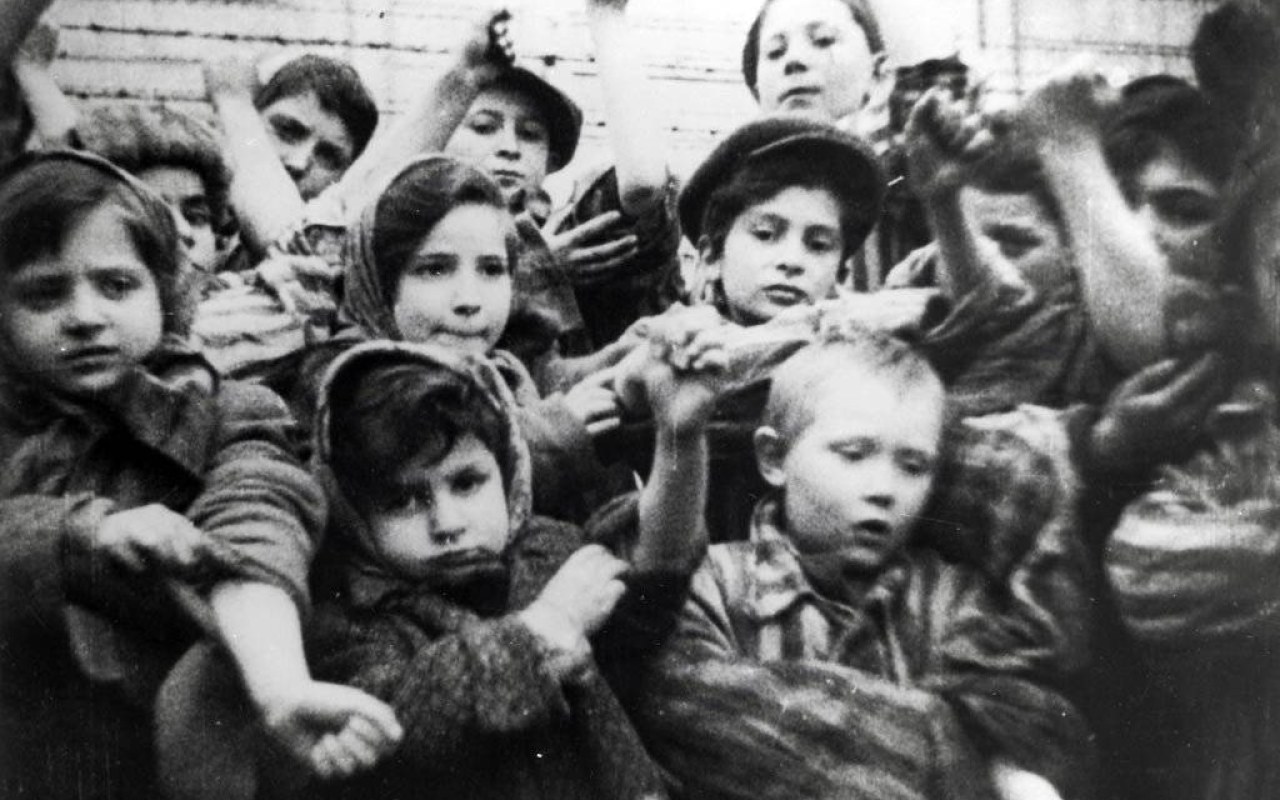 Pogoda wyzwolenia Auschwitz – FELIETON