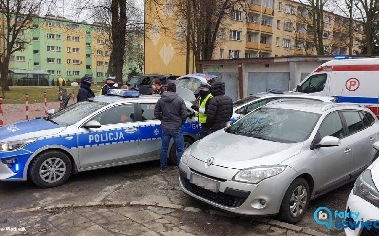 Wpadł w szał i biegał za ludźmi z pistoletami – FOTO