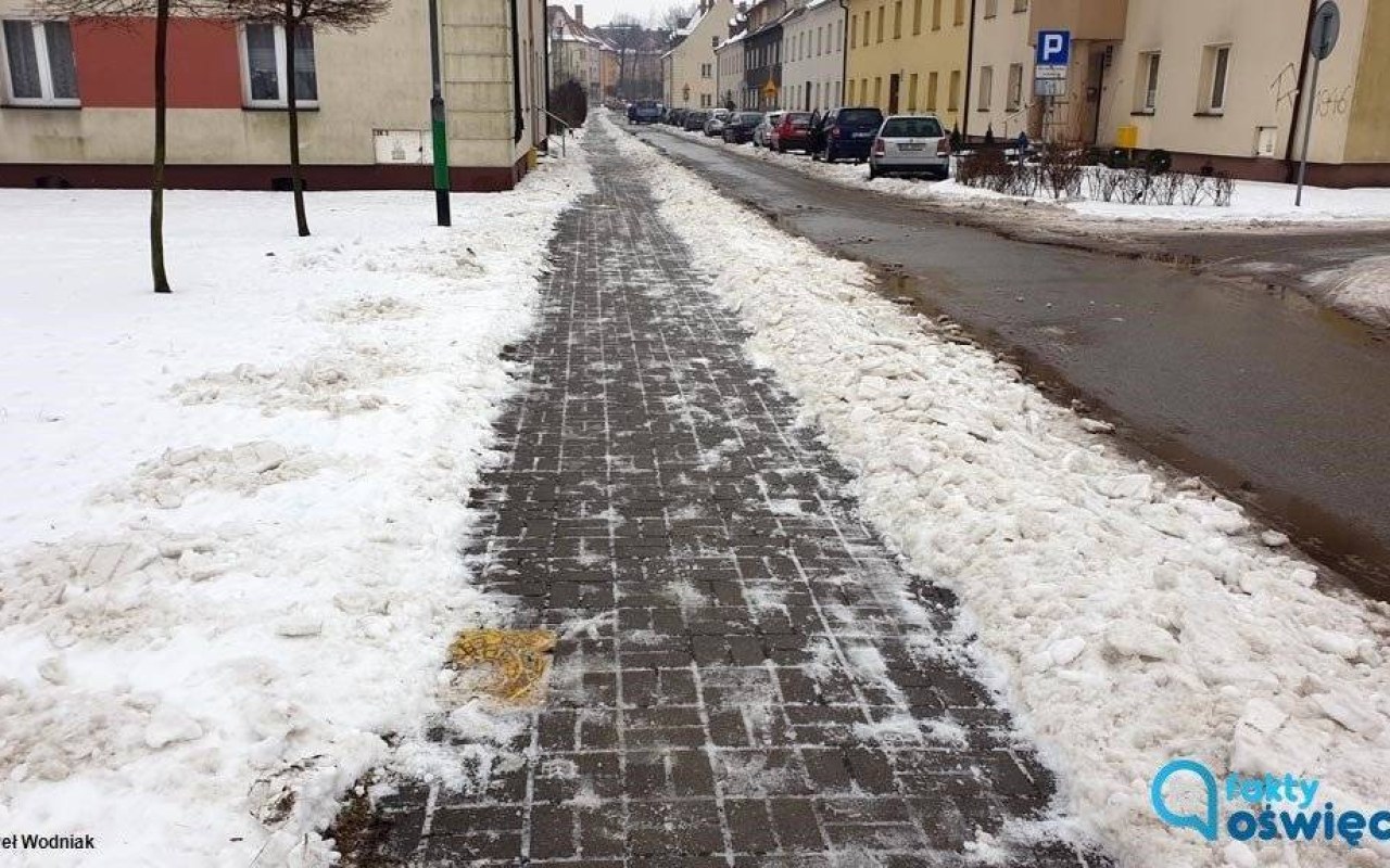 Zrobiło się cieplej. Śnieg i lód powoli znikają z chodników