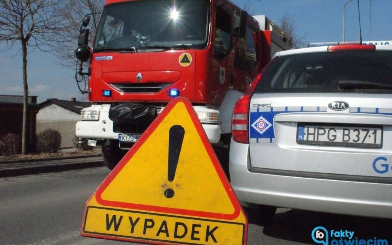 Zagapiła się i najechała na tył samochodu