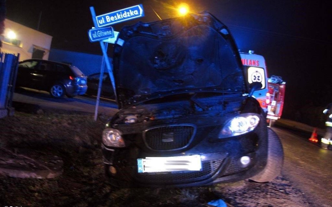 Ruszyli na pomoc kierowcy. Ten był kompletnie pijany