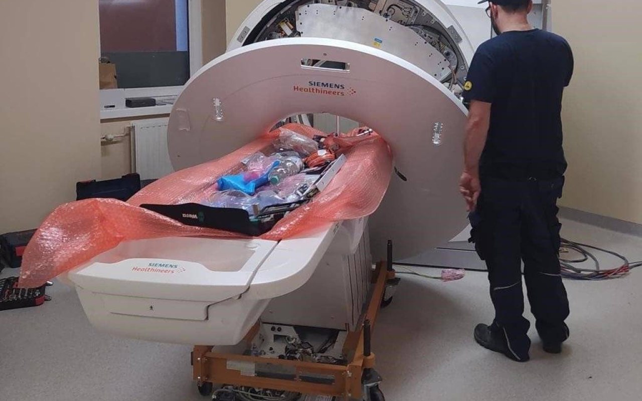 Nowy tomograf dotarł do szpitala – FOTO