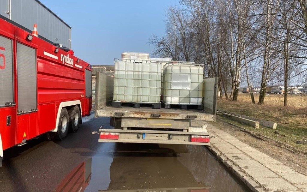 Rozszczelnił się pojemnik z chemikaliami