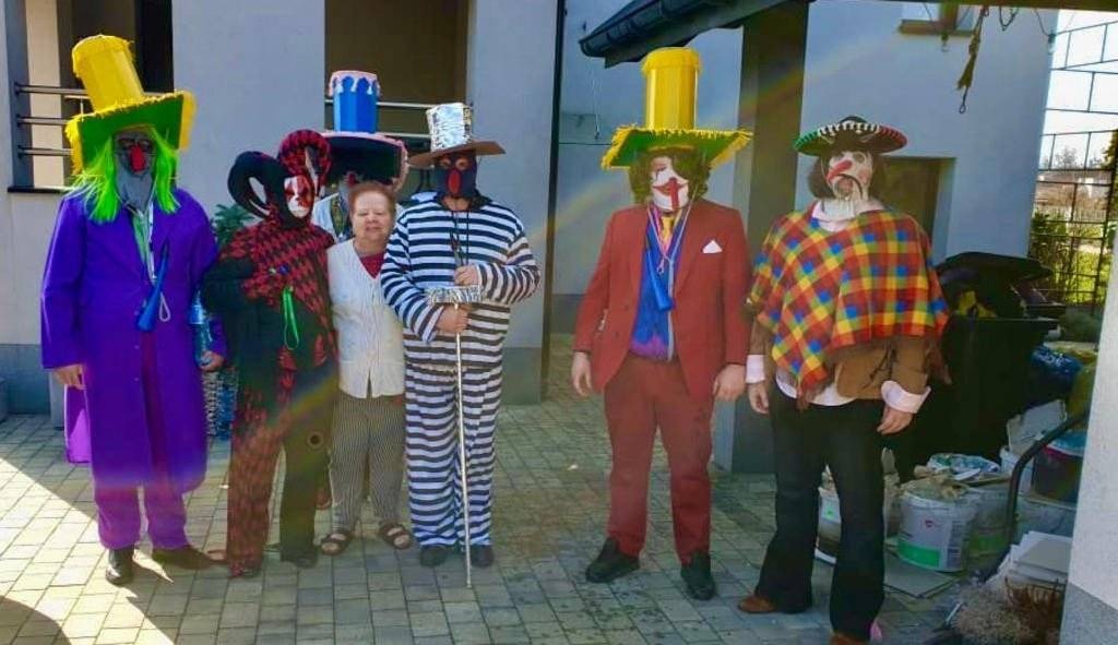 Tradycja górą, czyli śmirguśnicy w Podolszu – FOTO