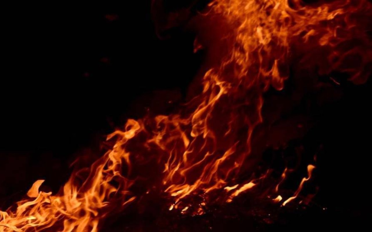 Pożar domu w Grojcu. Nie żyje 80-latek – FOTO