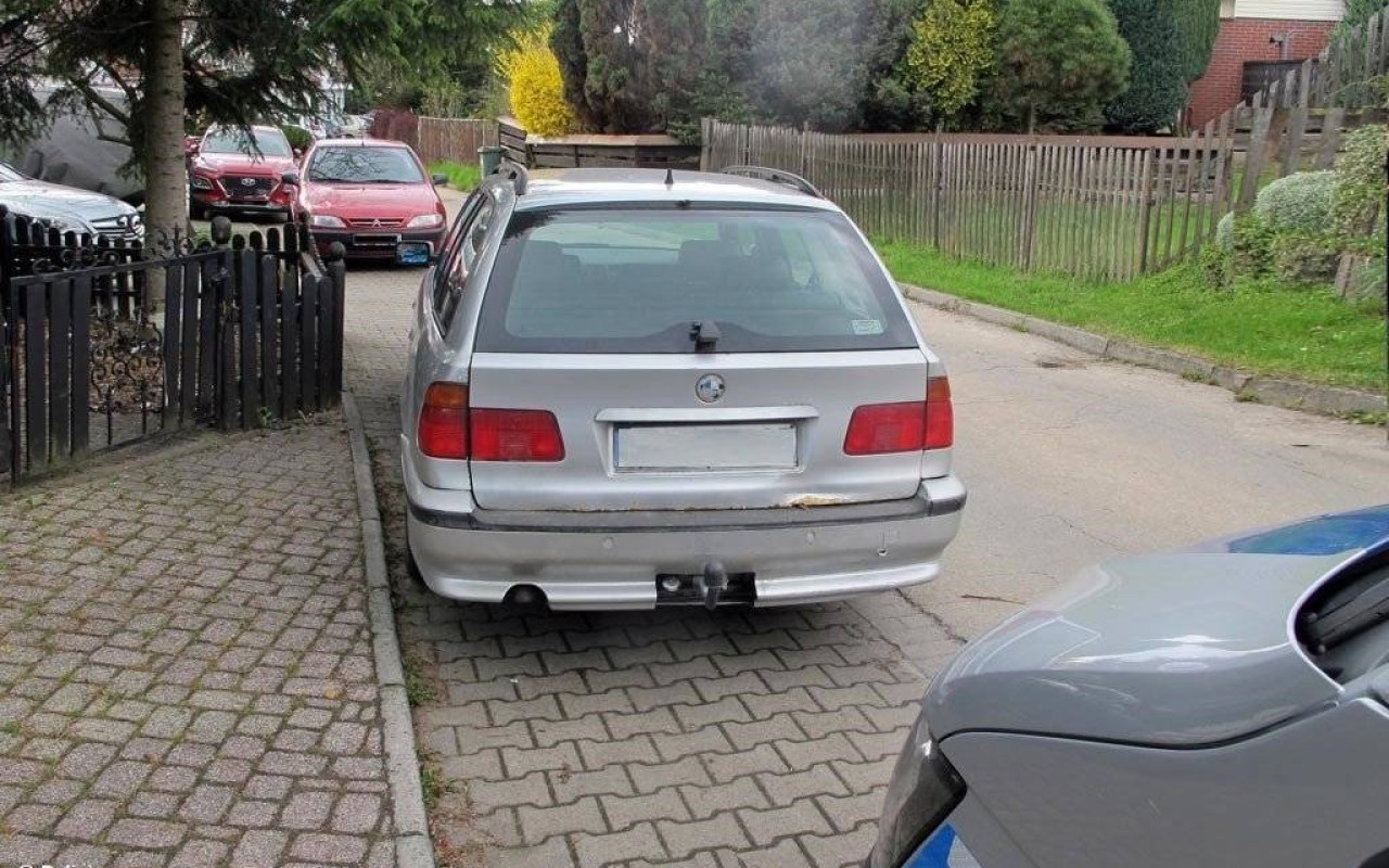 Pościg za bmw. Kierowca uciekł pieszo