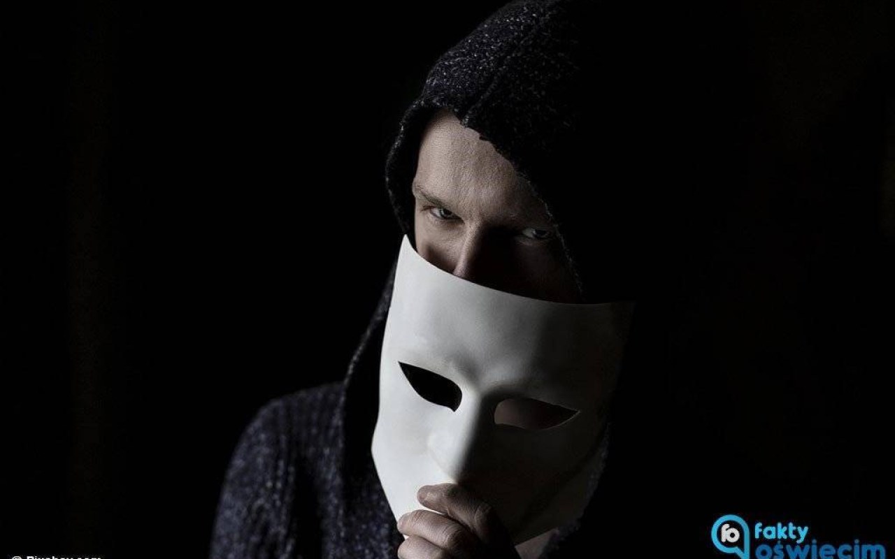 Paczka zatrzymana przez służby celne. Uważajcie na taki SMS