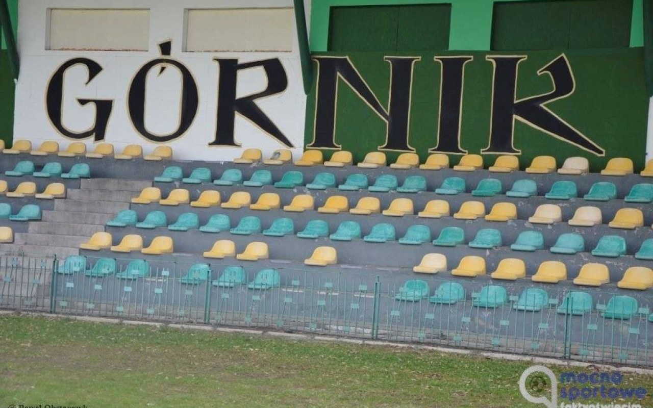 Kibice i działacze Górnika zadbali o trybuny – FOTO