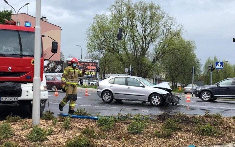 Czołowe zderzenie audi i seata – FOTO